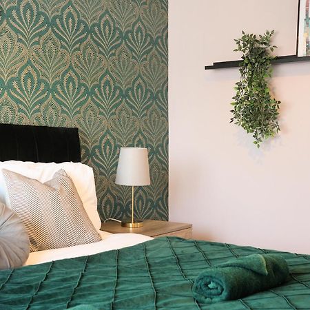 Cosy Corner In Aylesbury Near Stoke Mandeville Hospital & Town Centre With Private Parking Esterno foto