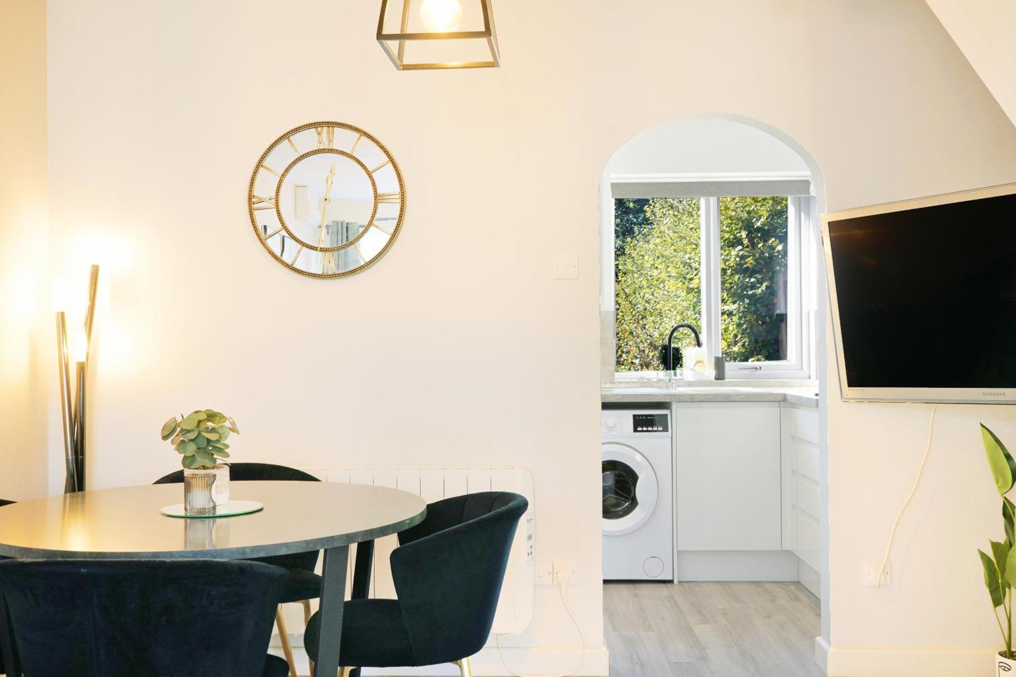 Cosy Corner In Aylesbury Near Stoke Mandeville Hospital & Town Centre With Private Parking Esterno foto