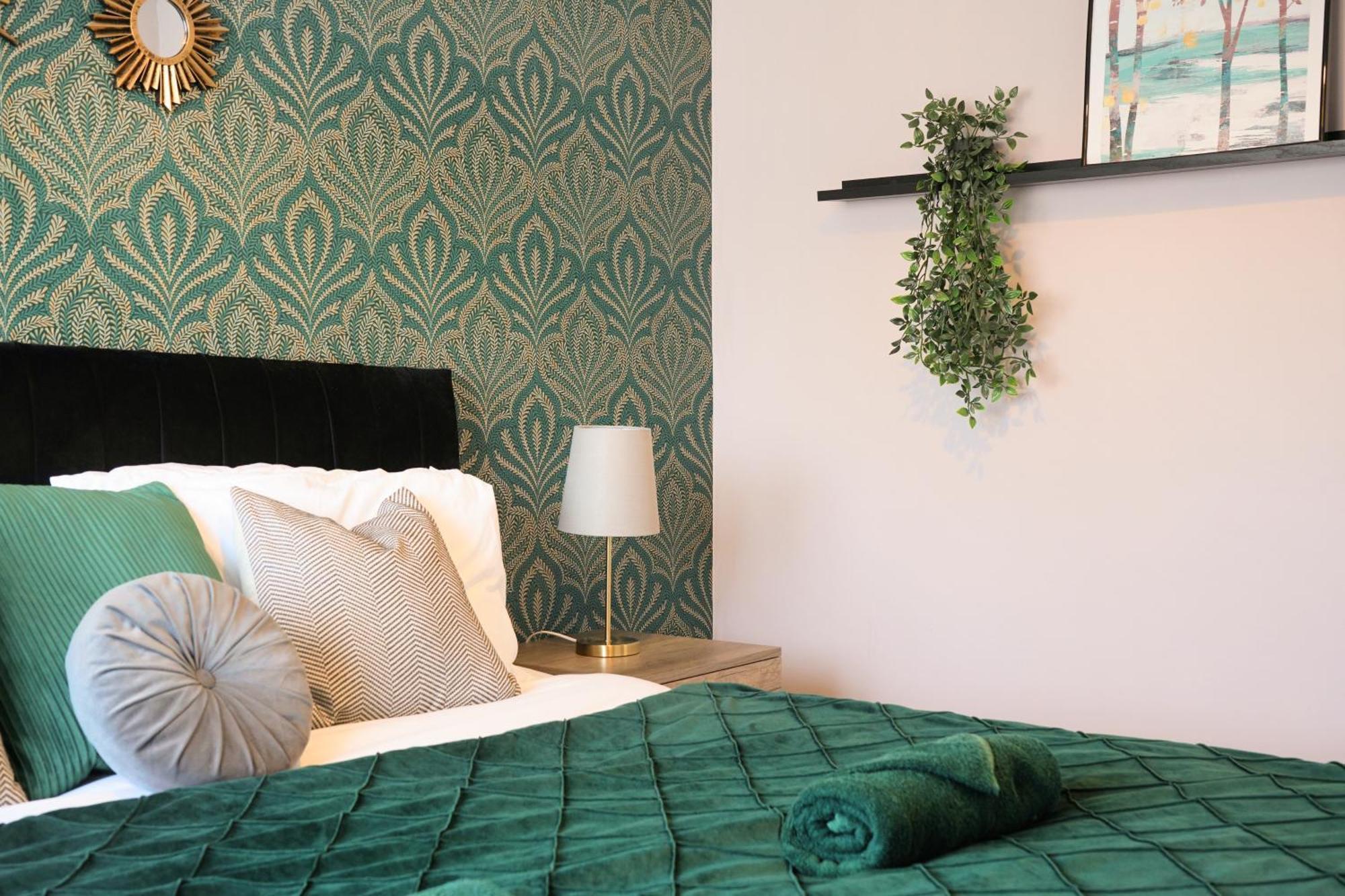 Cosy Corner In Aylesbury Near Stoke Mandeville Hospital & Town Centre With Private Parking Esterno foto