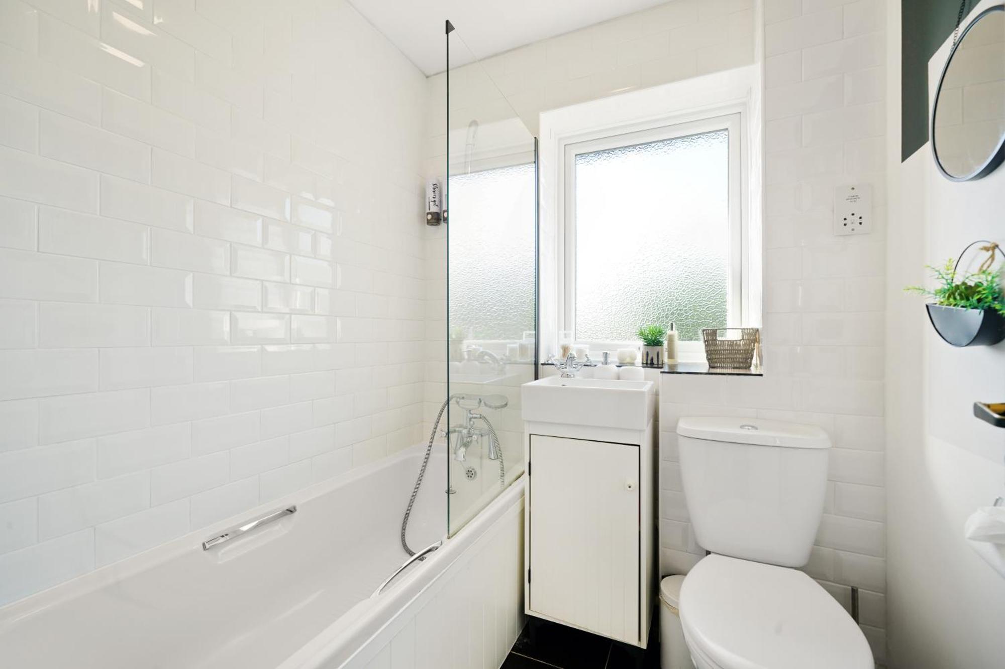 Cosy Corner In Aylesbury Near Stoke Mandeville Hospital & Town Centre With Private Parking Esterno foto