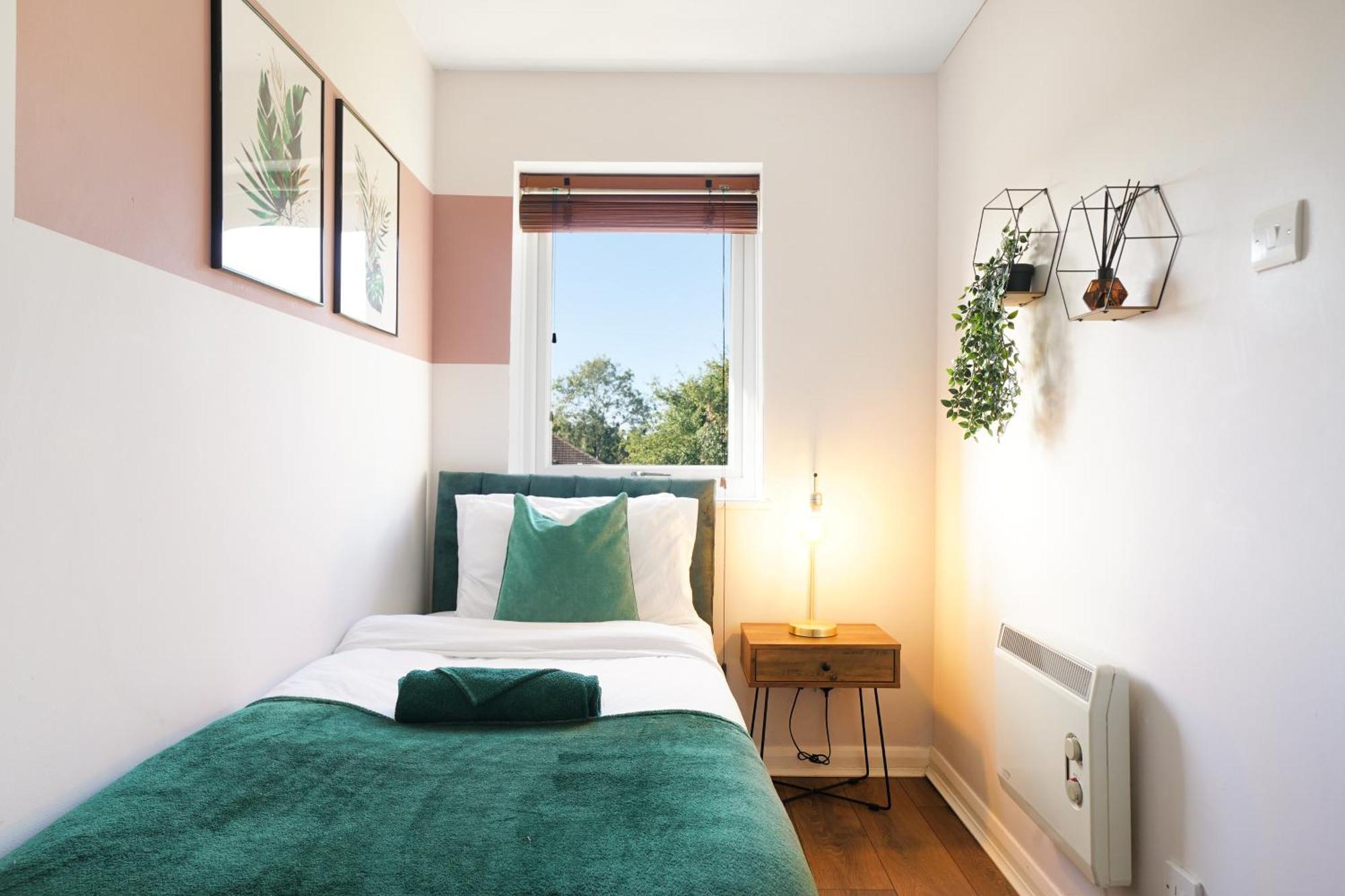 Cosy Corner In Aylesbury Near Stoke Mandeville Hospital & Town Centre With Private Parking Esterno foto