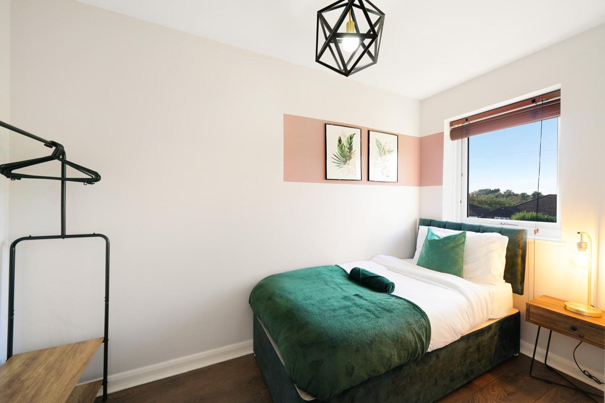 Cosy Corner In Aylesbury Near Stoke Mandeville Hospital & Town Centre With Private Parking Esterno foto